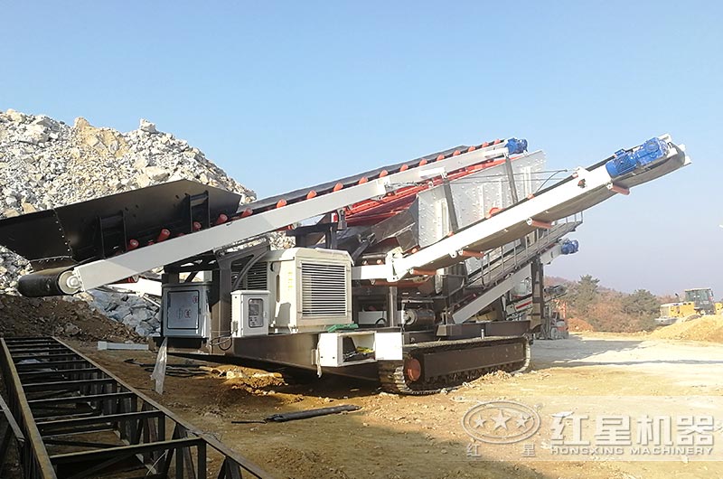 履帶式移動(dòng)顎破作業(yè)現(xiàn)場實(shí)拍