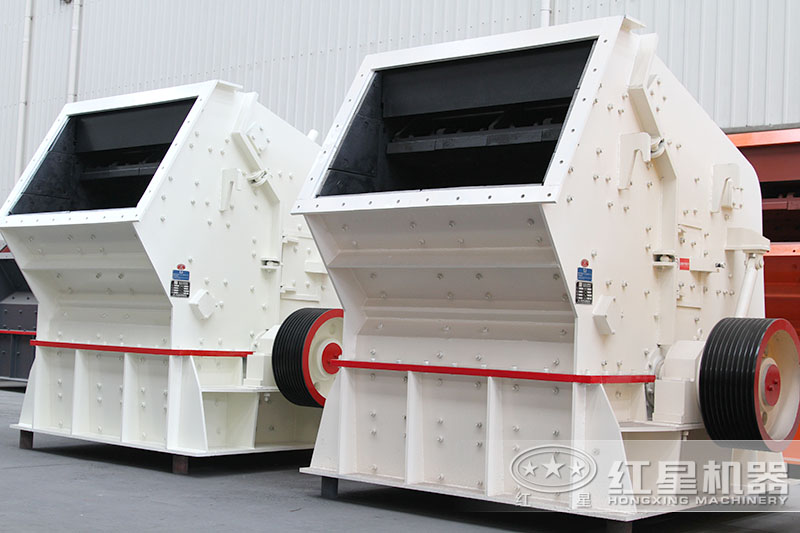反擊破粒型好，適合對(duì)成品規(guī)格要求較高的砂石廠