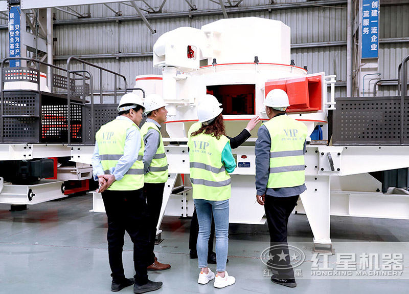 用戶在石頭制砂機(jī)車間，上午參觀下午下單