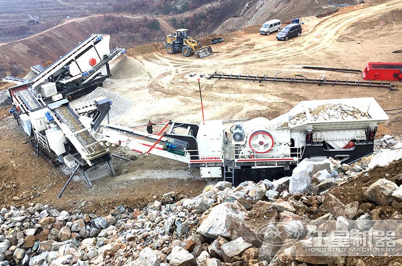履帶移動(dòng)式破碎機(jī)多機(jī)聯(lián)合現(xiàn)場(chǎng)，時(shí)產(chǎn)量200噸