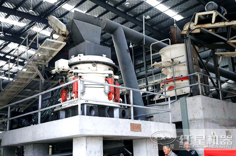硬物料碎石場(chǎng)，圓錐式破碎機(jī)現(xiàn)場(chǎng)