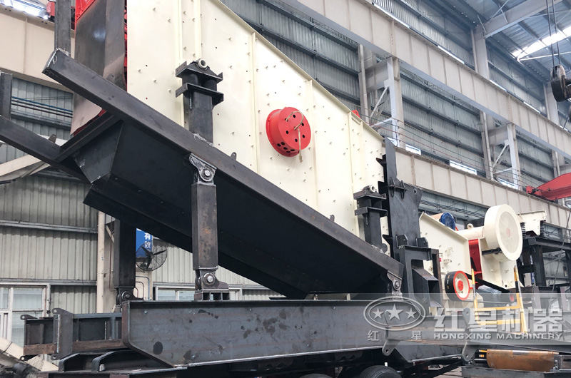 移動破碎篩分一體機，圖為搭載反擊破和振動篩