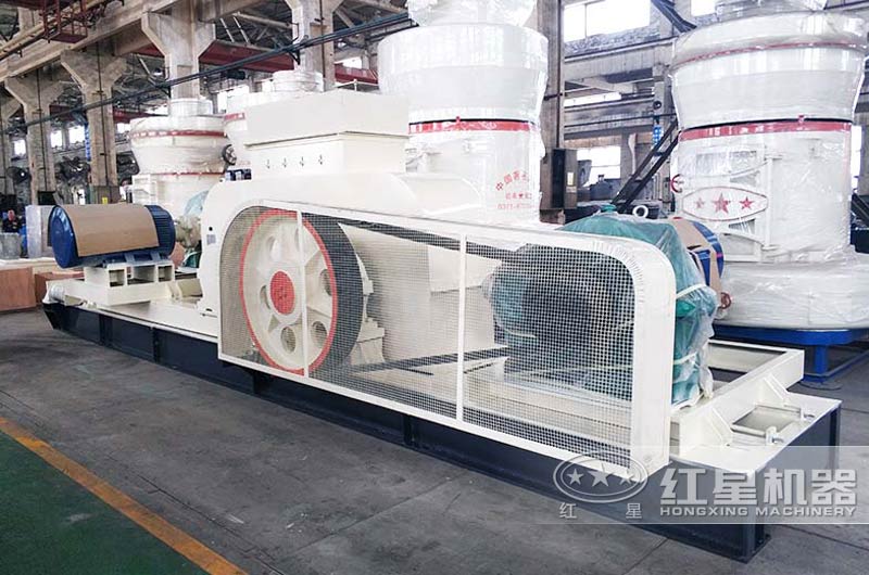 對(duì)輥式制砂機(jī)，體積小，移動(dòng)方便