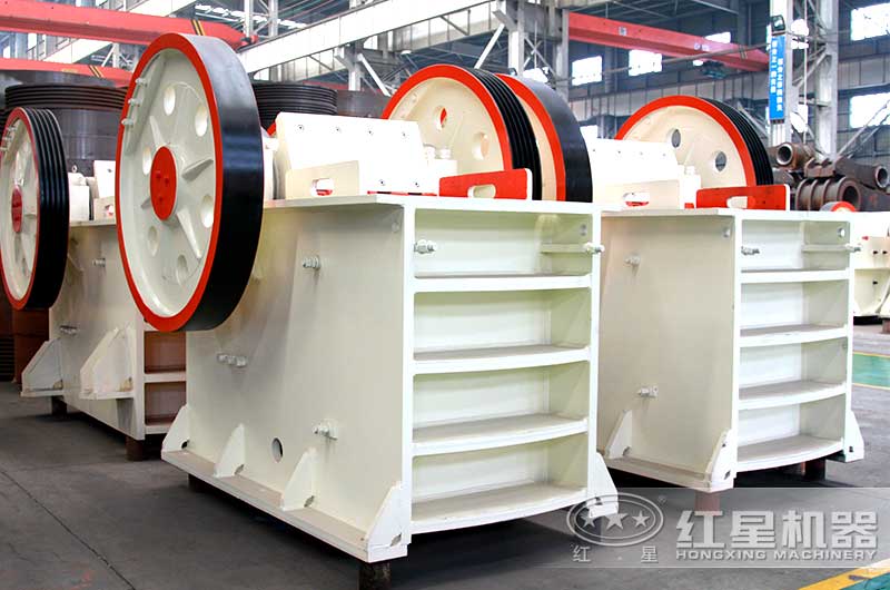 PE鄂式破石機(jī)，設(shè)計(jì)簡單，運(yùn)行穩(wěn)定