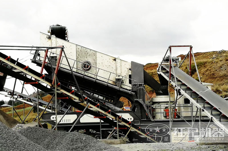 移動砂石分離設(shè)備生產(chǎn)現(xiàn)場，物料粒度分明，效率高