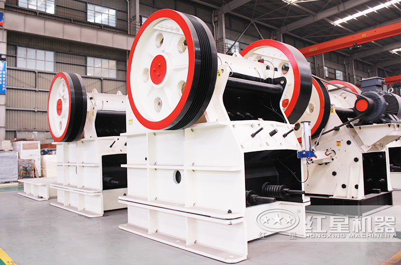 鄂式碎石機，進料口大，耐磨抗壓