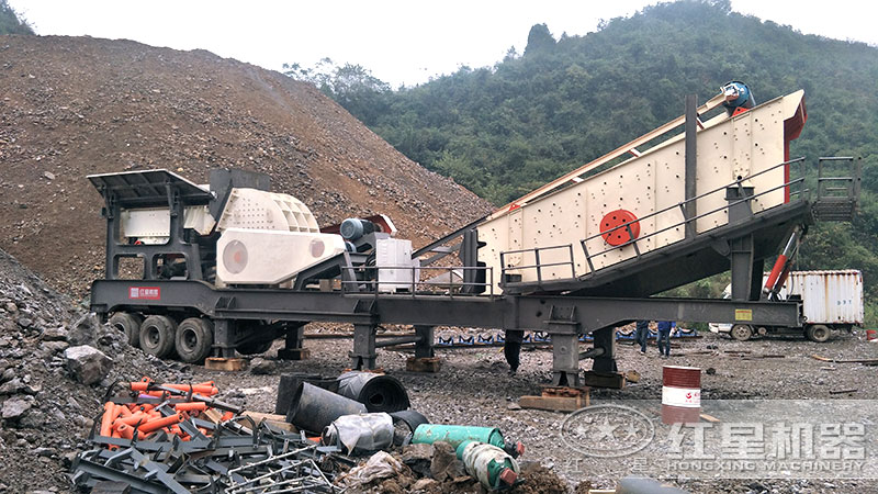 移動(dòng)式破碎機(jī)客戶現(xiàn)場