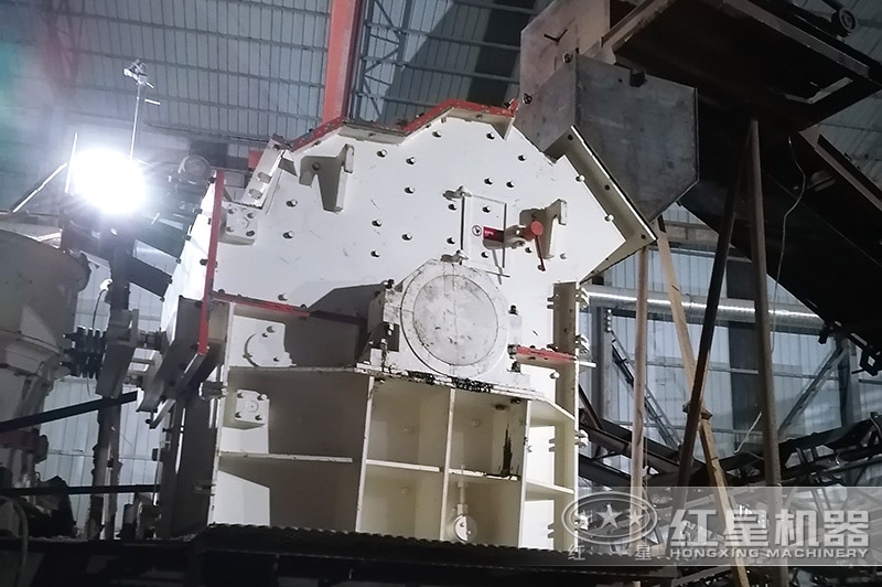 時產量50噸細碎機處理煤塊生產現(xiàn)場