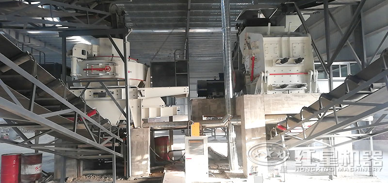 反擊破+制砂機細(xì)碎制砂作業(yè)