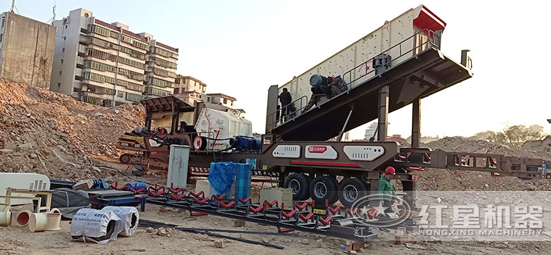 移動(dòng)打石機(jī)客戶(hù)現(xiàn)場(chǎng) 移動(dòng)打石機(jī)客戶(hù)現(xiàn)場(chǎng)